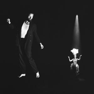 和尚吮女花蒂受不了了
